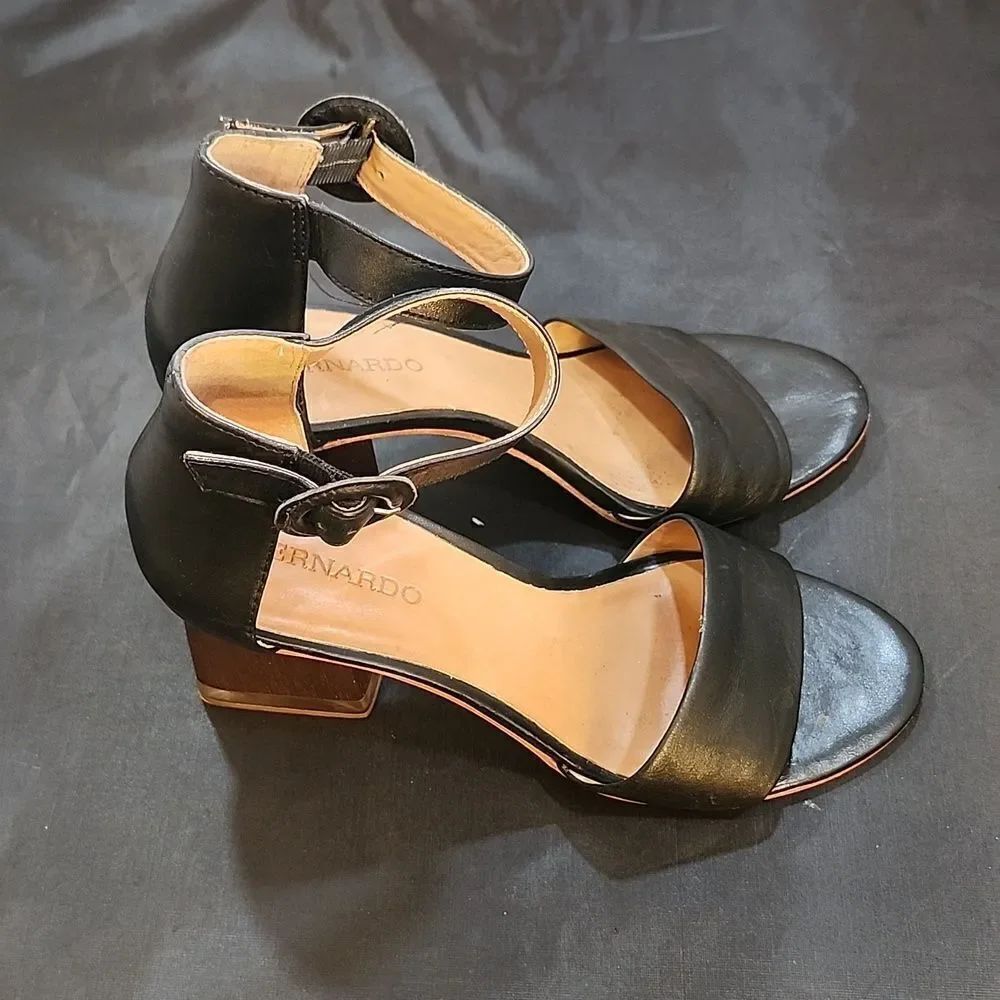 BE1RNARDO LEATHER OPEN-TOE LOW BLOCK-HEEL SANDAL G1 - Picture 9 of 16
